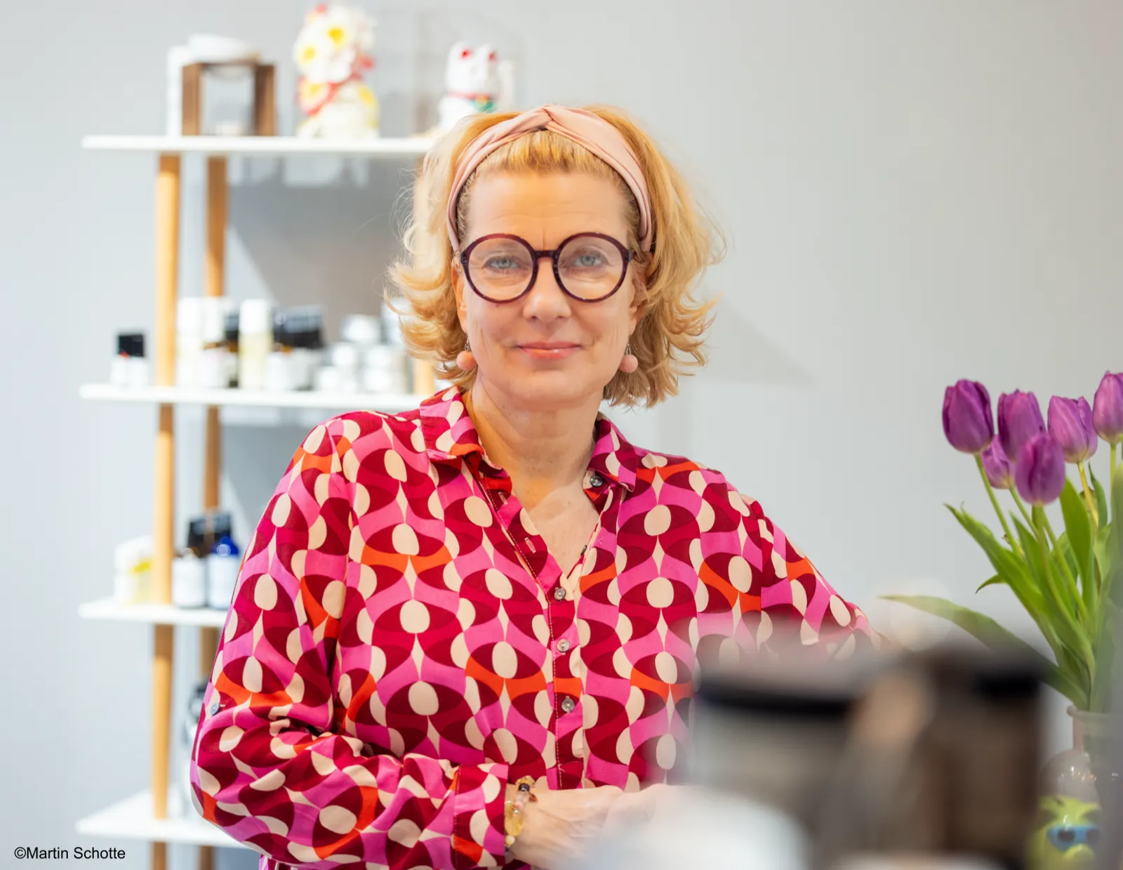 Porträt von Päivi Blöchl in ihrem Geschäft in Guntramsdorf